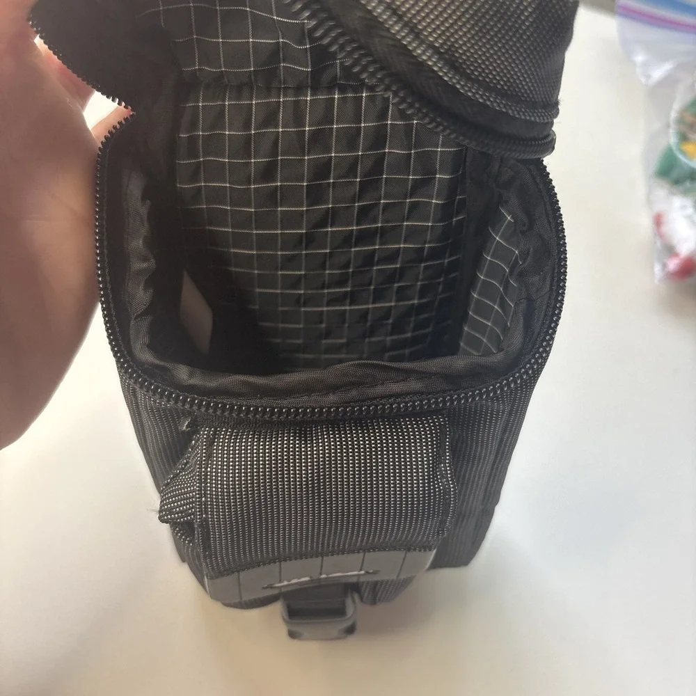 Case Logic Camera Case Crossbody Black Medium Size See pics